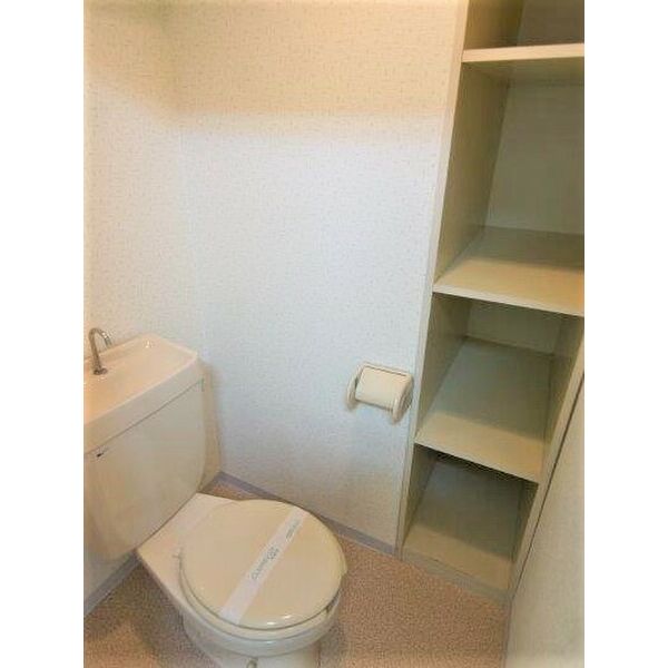 トイレ　嬉しい収納付き
