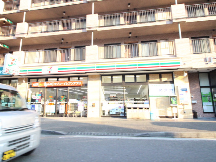 コンビニ　セブン-イレブン 横須賀坂本店（コンビニ）まで140m