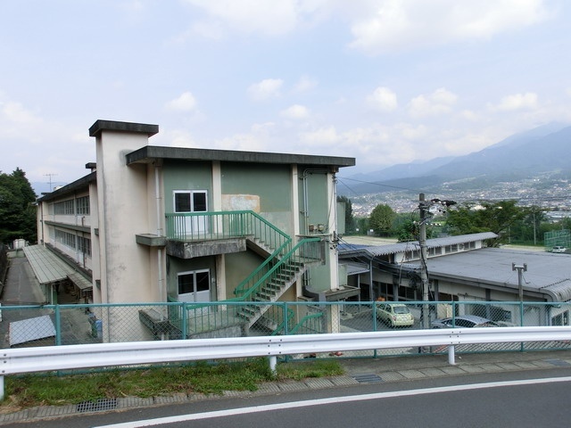 中学校　中津川市立第一中学校（中学校）まで1704m