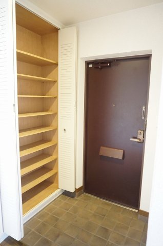 玄関　同タイプ別部屋写真使用