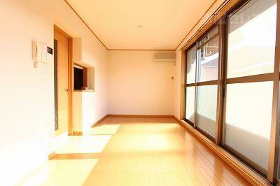 居室・リビング　人気のカウンターキッチンタイプのお部屋です
