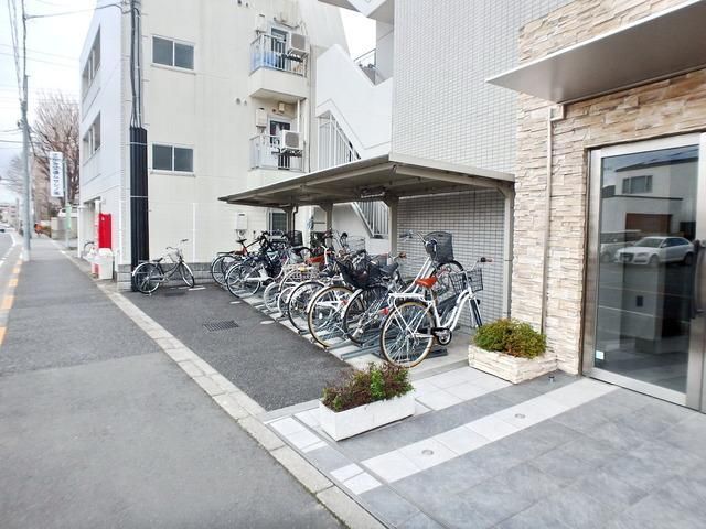 駐車場　★屋根付き駐輪場★