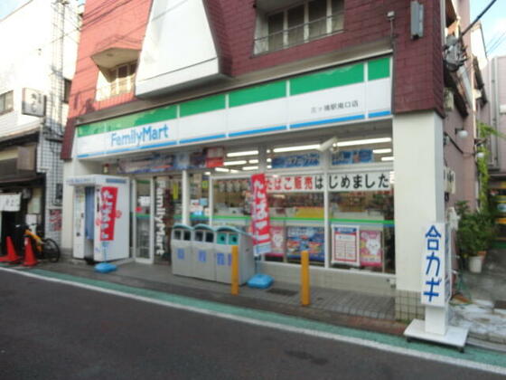 コンビニ　ファミリーマート（コンビニ）まで620m