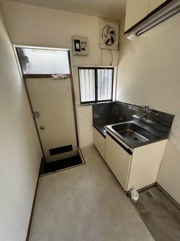 玄関　1階のお部屋の写真です。ご参考下さい。
