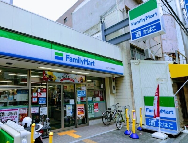 コンビニ　ファミリーマートカツラギ南本町店（コンビニ）まで596m