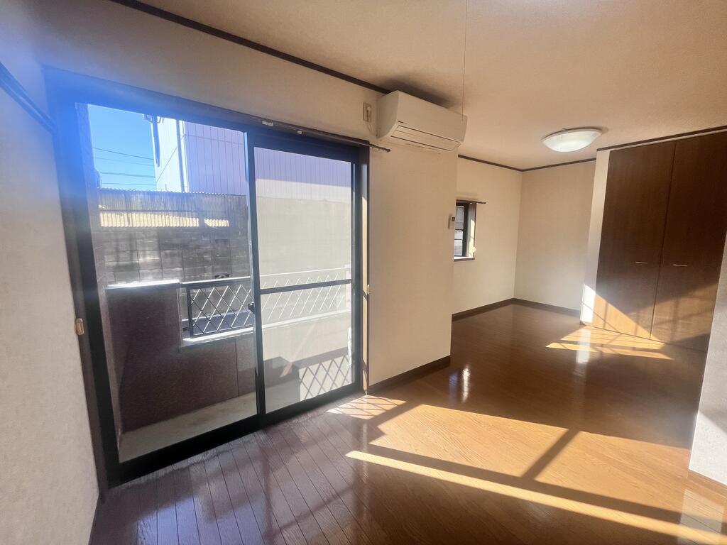 居室・リビング　※写真は別部屋です