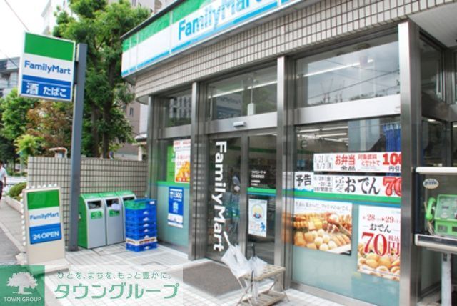 コンビニ　ファミリーマート南青山六丁目店（コンビニ）まで439m