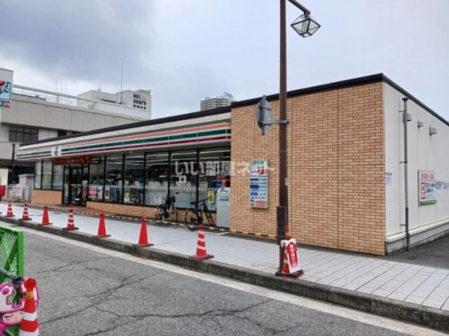 コンビニ　セブンイレブン西神中央駅前店（コンビニ）まで358m