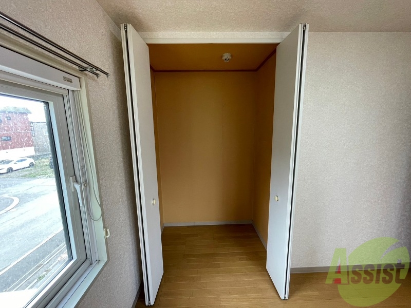 収納　寝室の収納です。部屋がすっきり片付きます。