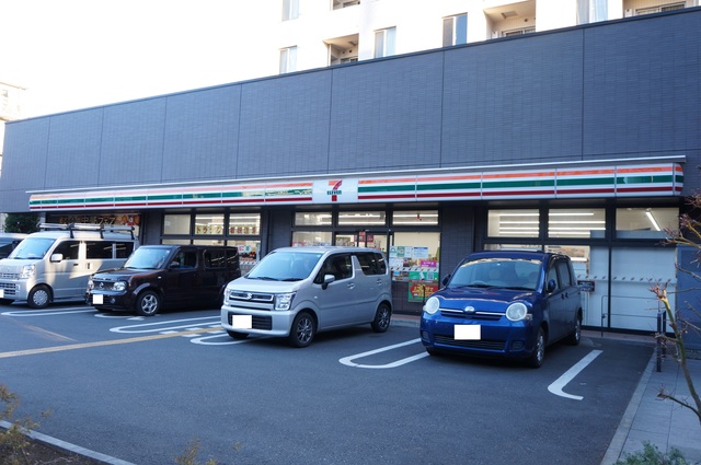 コンビニ　セブンイレブン世田谷給田3丁目店（コンビニ）まで215m