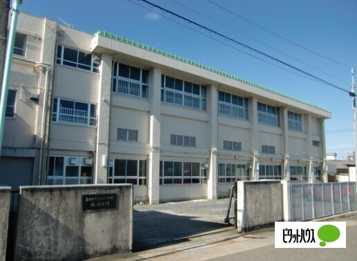 小学校　名古屋市立本郷小学校（小学校）まで568m
