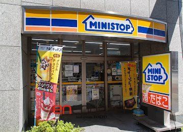コンビニ　ミニストップ新宿左門町店（コンビニ）まで40m