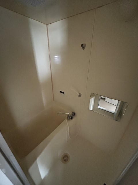 バス・シャワールーム　コンパクトで使いやすいお風呂です