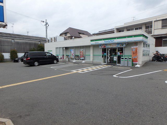 コンビニ　ファミリーマート箕面如意谷店（コンビニ）まで756m