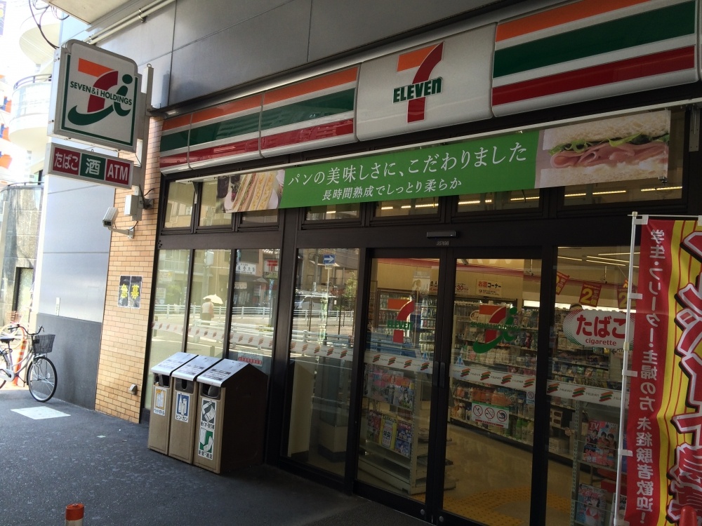 コンビニ　セブンイレブンＪＲ鶴ヶ丘駅前店（コンビニ）まで124m