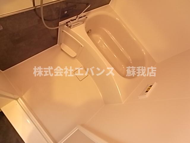 バス・シャワールーム　落ち着いた空間のお風呂です