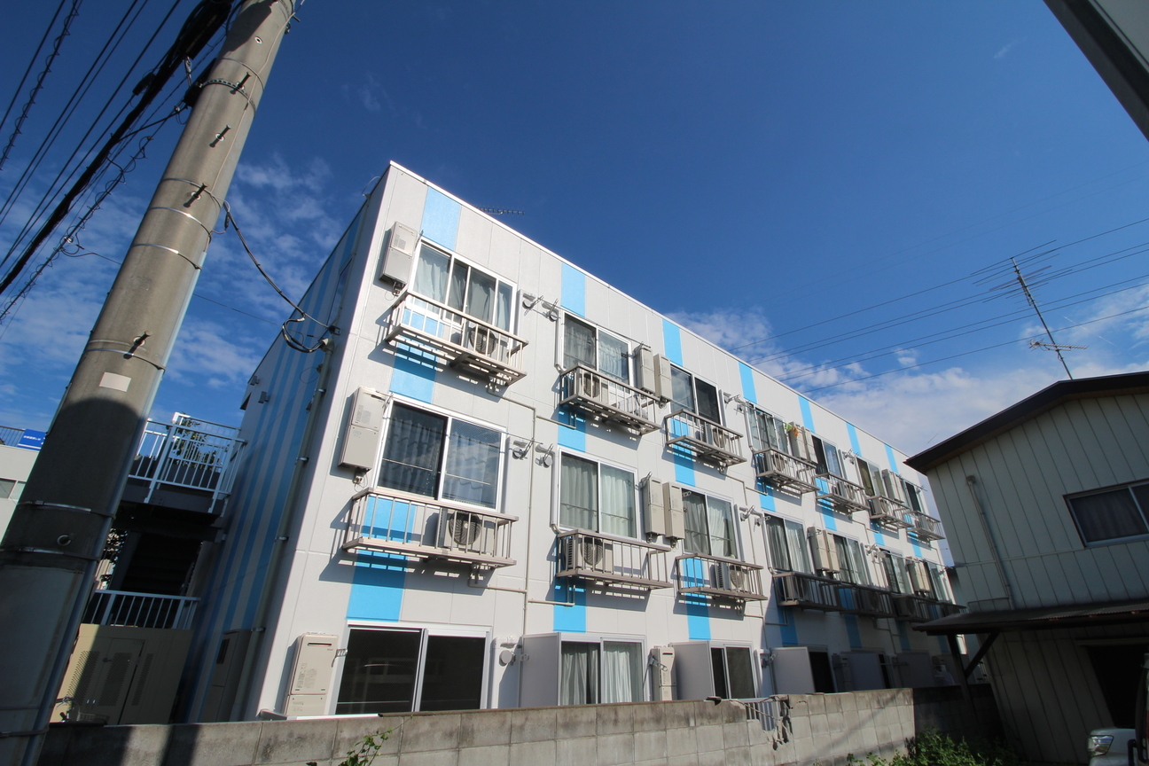 建物外観　☆ブルーのストライプのお洒落な外観☆