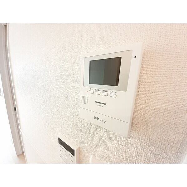 セキュリティ　モニター付きインターホンで来客確認も安心です！