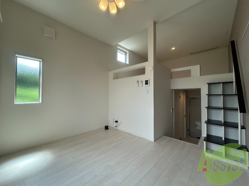 居室・リビング　６帖の洋室です。生活のメインとなる部屋ですね。