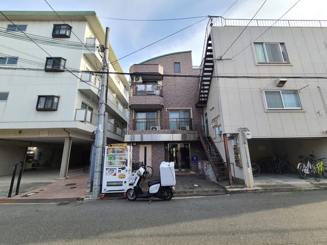 建物外観　シンプルなデザインの外観です