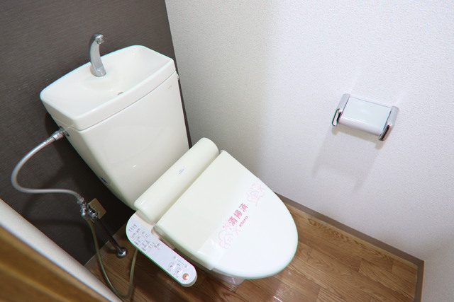 トイレ　洗浄機能も付いて便利ですよね♪