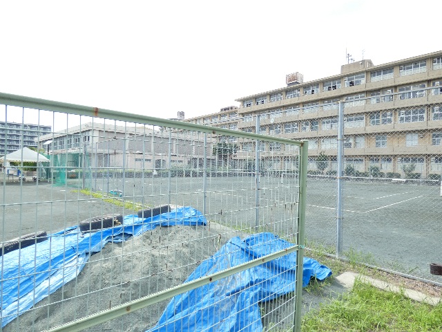 中学校　稲沢市立稲沢中学校（中学校）まで673m