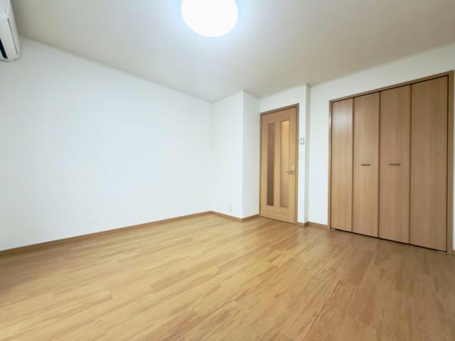 居室・リビング　※写真は同建物の別のお部屋写真です。