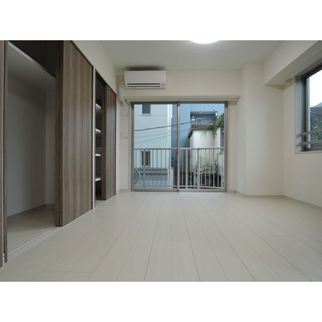 居室・リビング　☆明るい居間☆