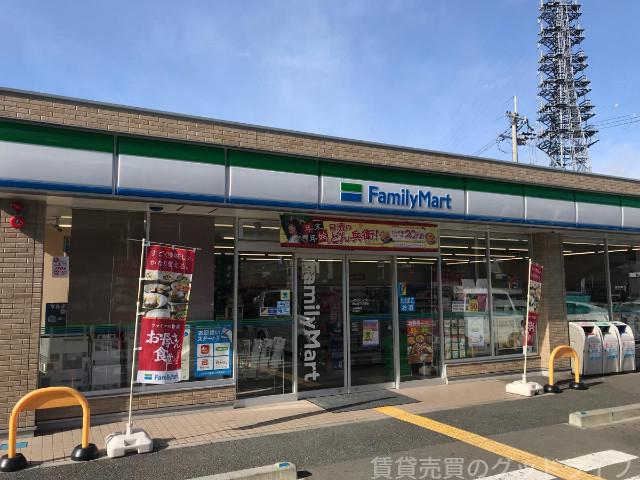 コンビニ　ファミリーマート横大路下三栖店（コンビニ）まで575m