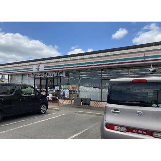 コンビニ　セブンイレブン吉岡南下店（コンビニ）まで936m