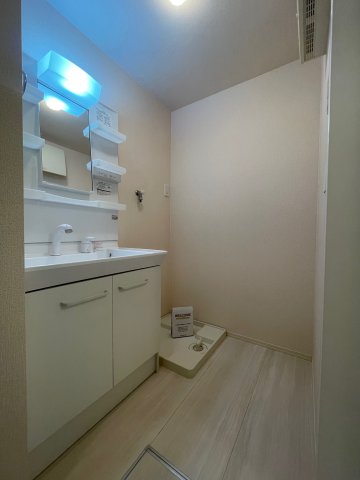 洗面設備　シンプルで使いやすい洗髪洗面化粧台(シャワーヘッド付き)♪