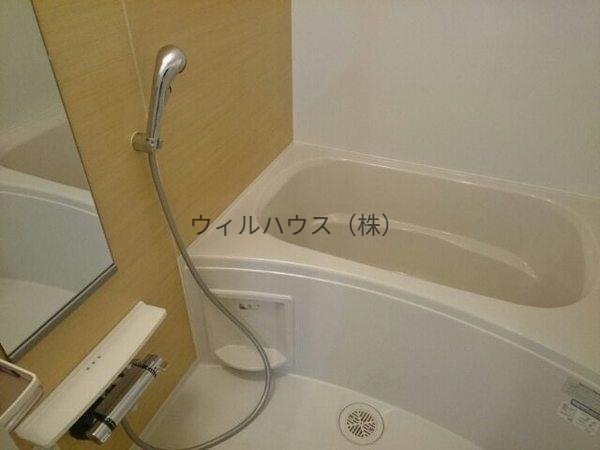 バス・シャワールーム　浴室乾燥機、追い焚き機能付きバス！