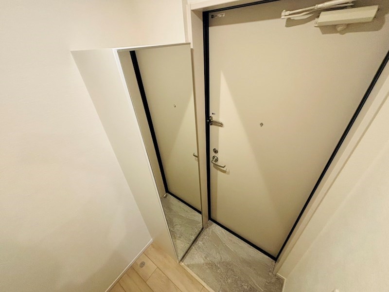 玄関　同一物件別部屋