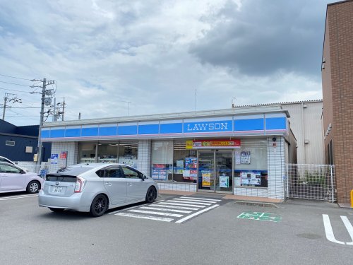 コンビニ　ローソン 津一身田店（コンビニ）まで842m