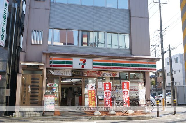 コンビニ　セブンイレブン（コンビニ）まで527m