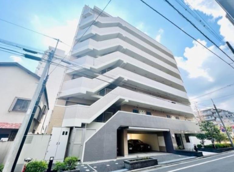 建物外観　★外壁タイル張り、重厚感のある外観★