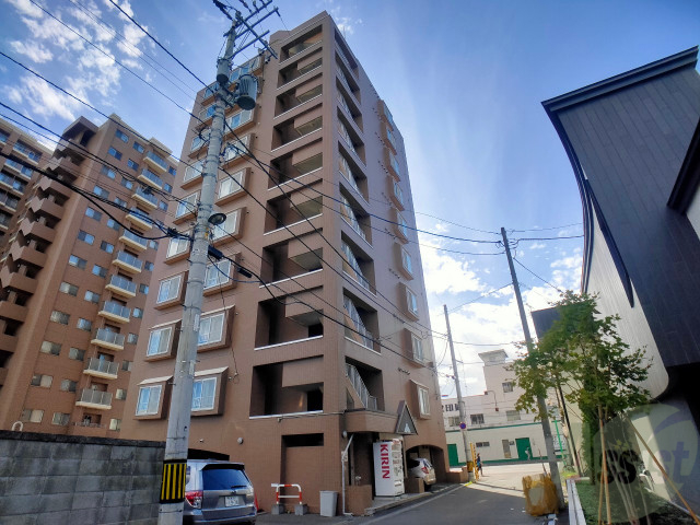 建物外観　札幌市中央区北三条西「メープル円山」