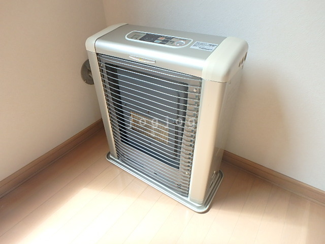 その他設備　冬はあったか石油ストーブです。