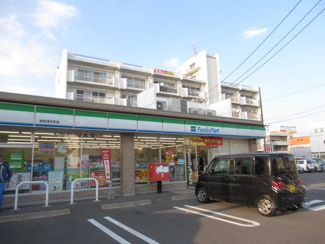 コンビニ　ファミリーマート（コンビニ）まで470m
