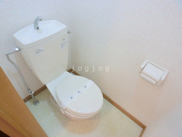 トイレ　水廻りは清掃済みで綺麗な状態です。
