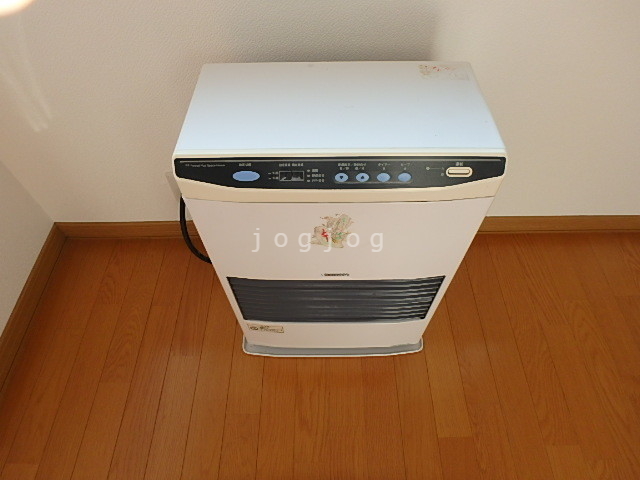 その他設備　灯油ストーブを完備したお部屋です。