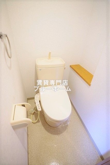 トイレ　温水洗浄便座付！