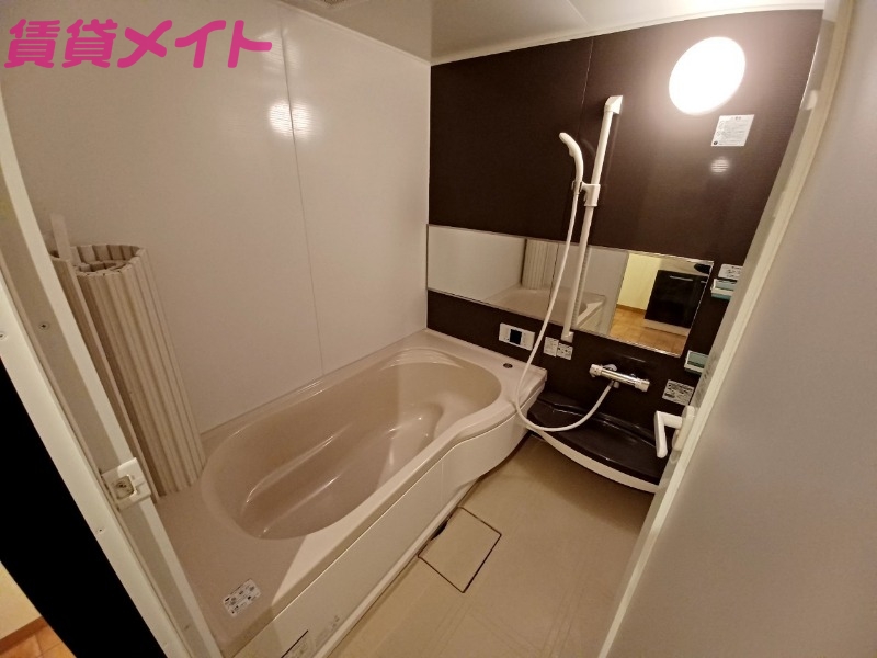 バス・シャワールーム　反転タイプ参考写真