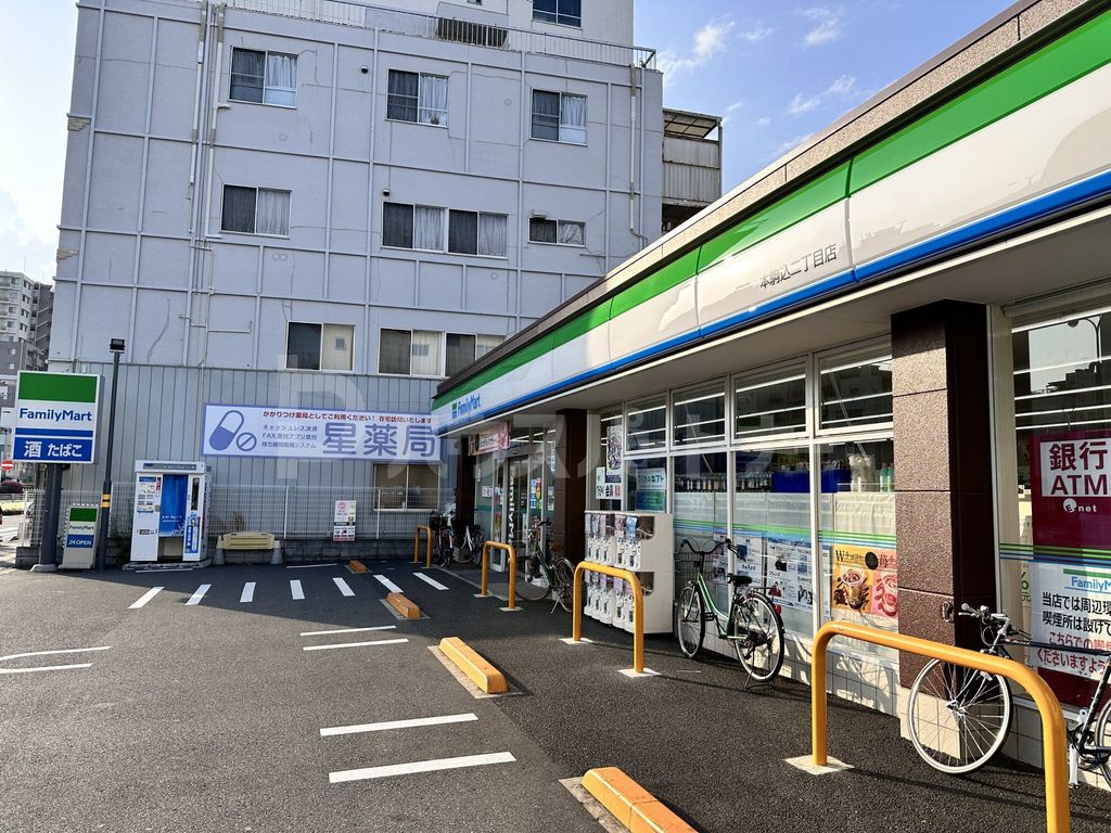 コンビニ　ファミリーマート本駒込二丁目店（コンビニ）まで130m