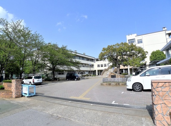 小学校　越谷市立蒲生南小学校（小学校）まで468m