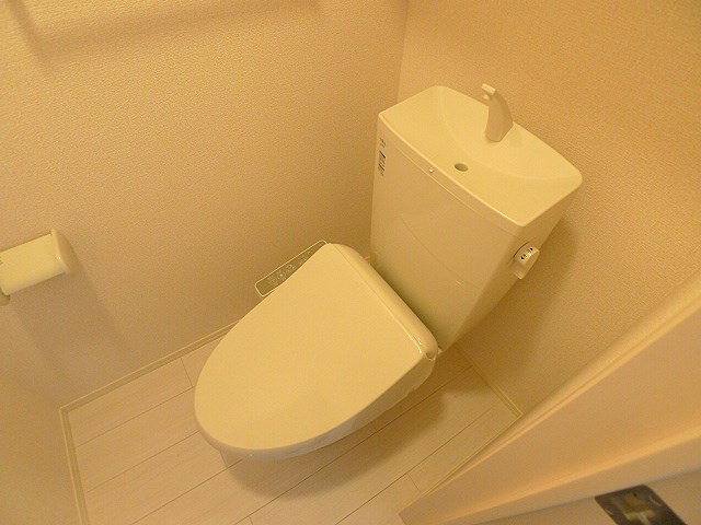 トイレ　写真は同型タイプ