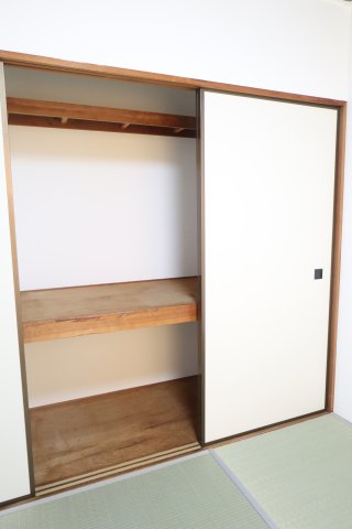 収納　202号室の写真を使用しています。