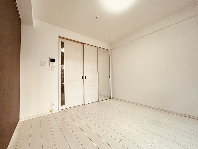 その他部屋・スペース　広くて明るい寝室