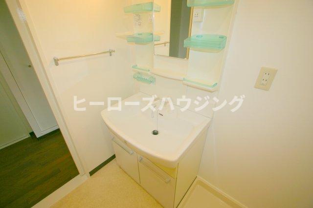 洗面設備　※同タイプの写真となり、実際のお部屋とは異なる場合があります