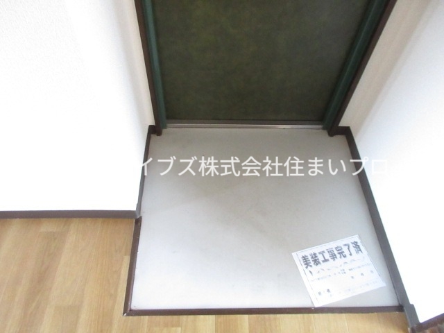 京阪本線 寝屋川市駅 徒歩14分 4階建 築28年の玄関写真